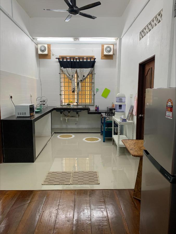 La Wood Homestay Kampung Kuala Besut Exterior photo